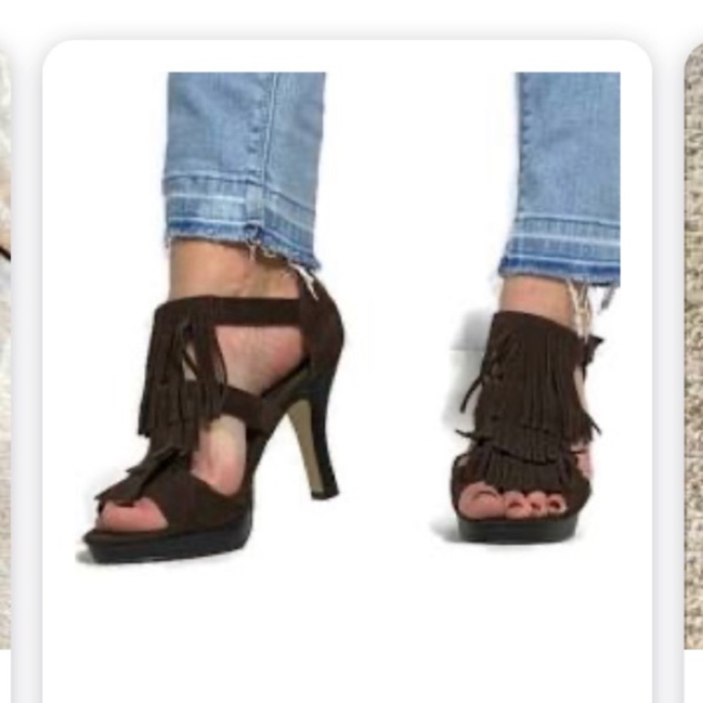 Brown heels with fringes